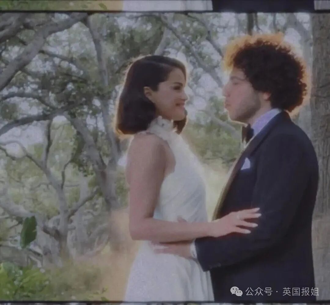 赛琳娜大婚众星云集,闺蜜霉霉全程陪伴!拉夫.劳伦婚纱惊艳全场,比伯发动态配“我愿意”(视频/组图) - 1