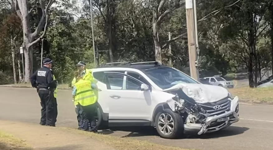 悉尼司机高速路猖狂肇事连撞多车，被捕时拒捕咬伤警员（组图） - 2