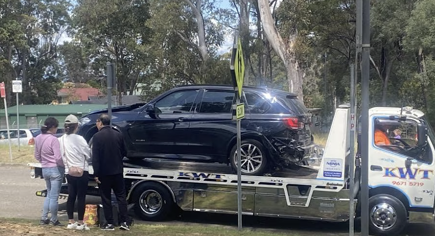 悉尼司机高速路猖狂肇事连撞多车，被捕时拒捕咬伤警员（组图） - 3
