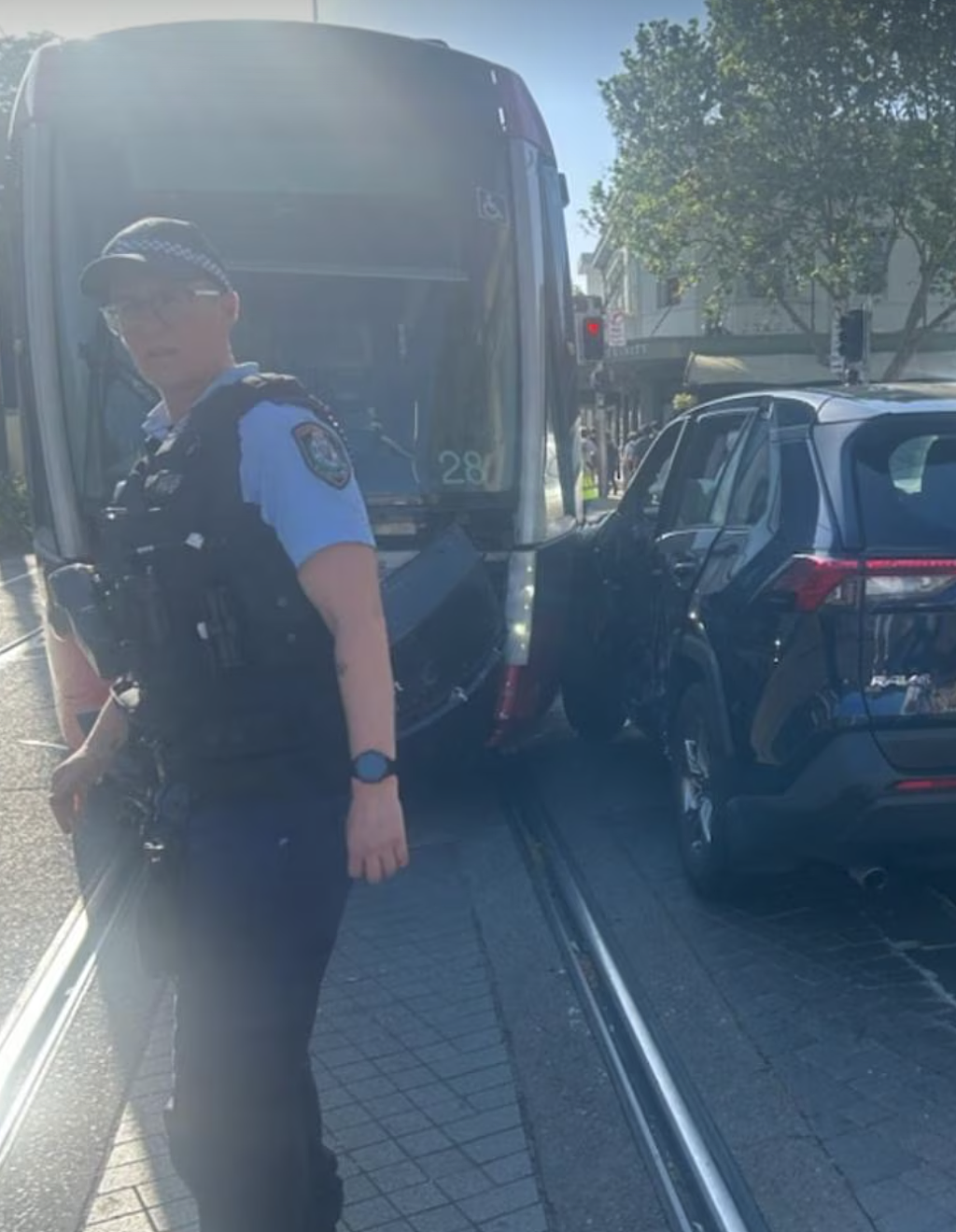 悉尼电车与汽车相撞，乘客惊呼：我们是不是撞到人了（组图） - 3