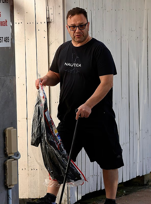 杨兰兰案伤者恐永失生计，拄拐回家首被拍！有华人忧移民形象受波及（组图） - 7