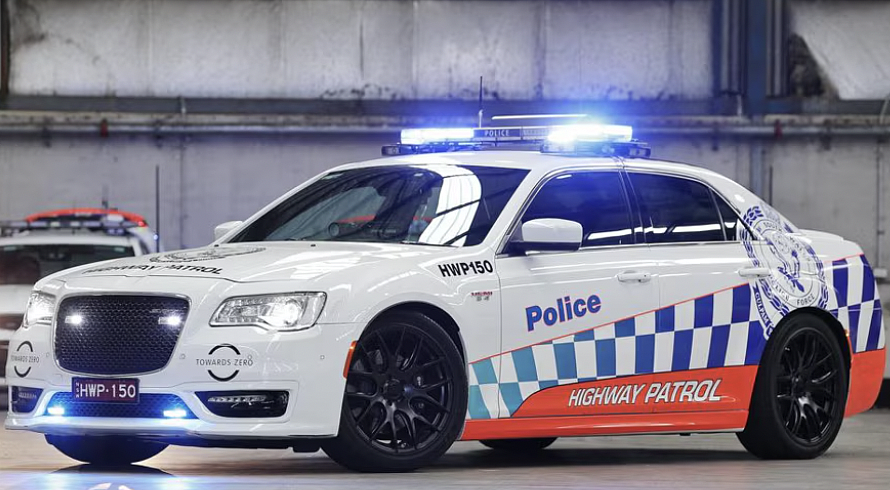 家用品还是违法工具？Kmart$10警示灯引爆全网讨论，律师详解：车上乱用真会坐牢（组图） - 3