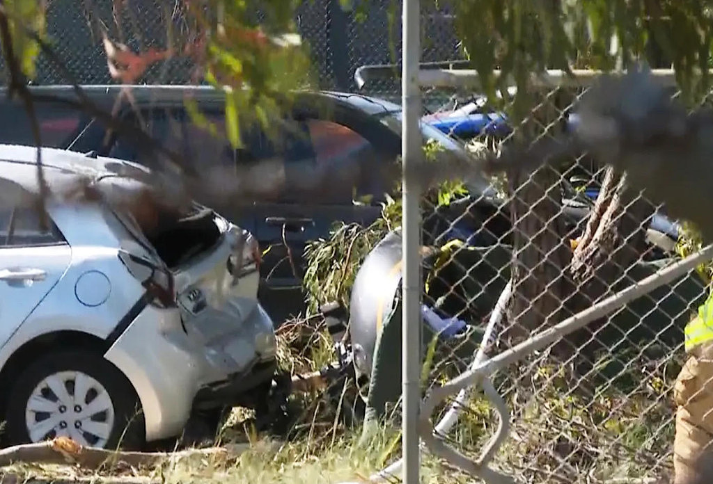 突发!直升机在悉尼街头坠毁致1死1重伤,周边区域紧急封锁(组图) - 3