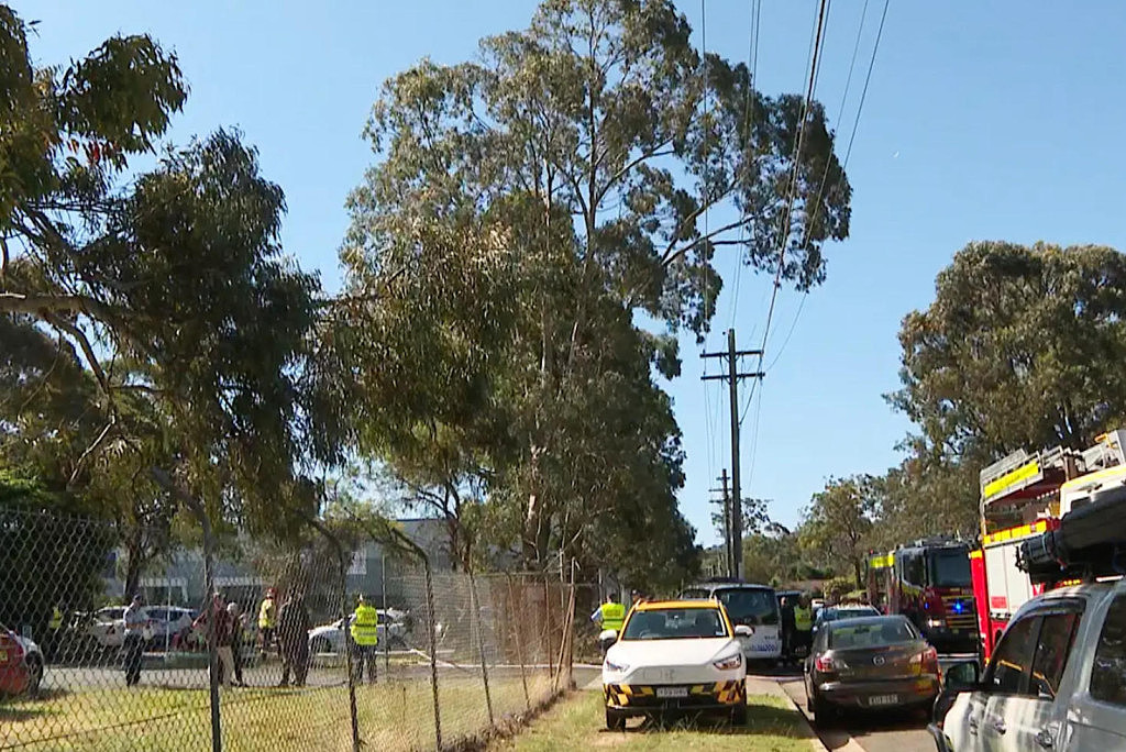 突发!直升机在悉尼街头坠毁致1死1重伤,周边区域紧急封锁(组图) - 4