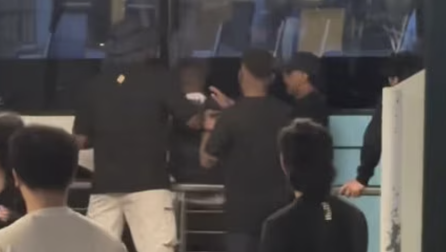 悉尼火车站斗殴升级，有人亮出弯刀追砍！两少年被捕（组图） - 4