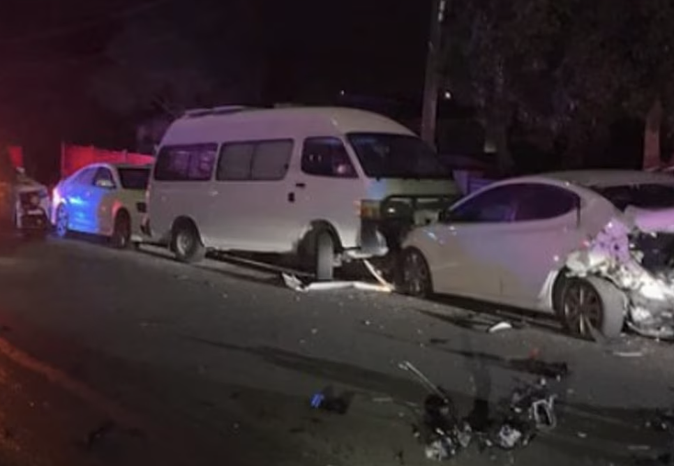 昆州一夜两起teenager盗车狂飙！一辆与警车相撞，一辆高速路上翻滚，九名teenager被捕（组图） - 3