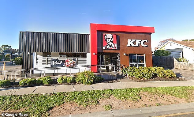 澳KFC曝离谱操作！店内发生命案，员工仍淡定炸鸡，全网骂翻...（组图） - 2