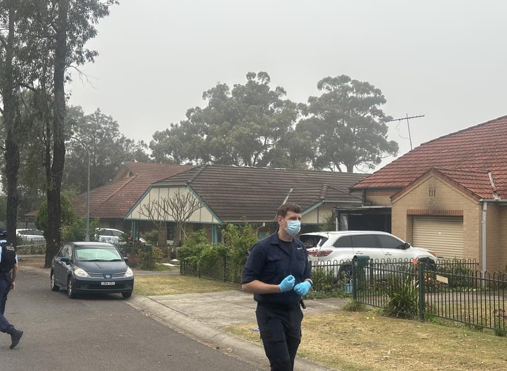 悉尼街头凌晨连传枪响！汽车和民宅被点燃，屋内4人逃过一劫（组图） - 2