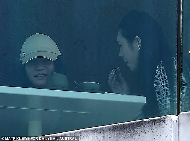 “天龙人”杨兰兰案再过堂,仍未露面竟又无需答辩!律师:没问过她钱从哪儿来(视频/组图) - 9