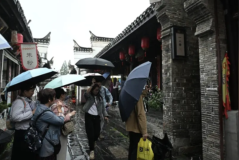 知名物理学家杨振宁因病逝世！翁帆发文悼念，称先生交出了一份满意的答卷，何其有幸能陪伴他（组图） - 2