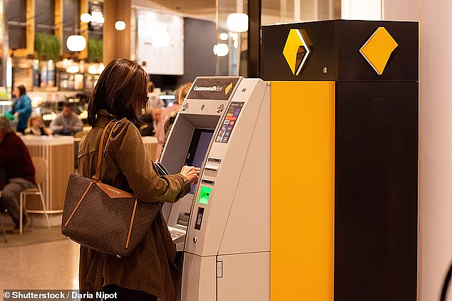 取现越来越难?5年间,澳洲关闭了近5000台ATM、1600家银行!(组图) - 2