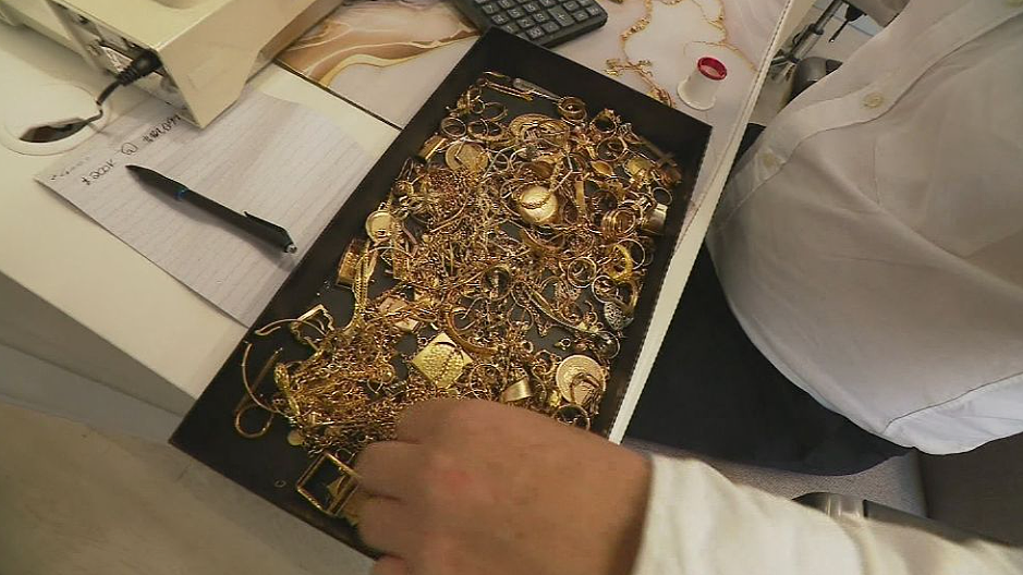 金价直线飙升,澳人纷纷“卖金换钱”!专家警告:交易时要当心这几点(组图) - 3
