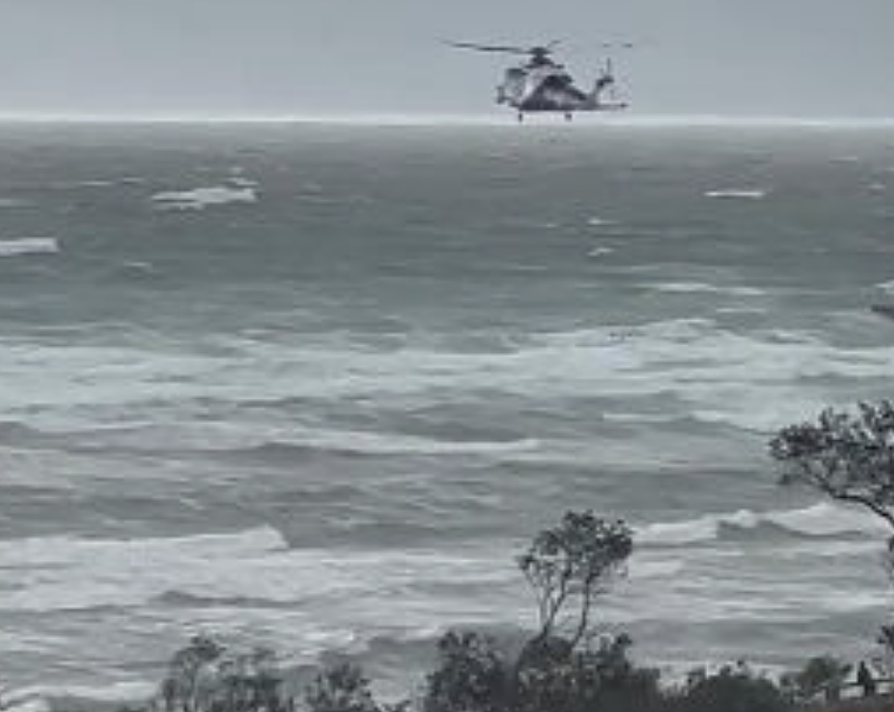 墨尔本海滩悲剧：两男子恶劣天气中海域遇难，抢救无效身亡（图） - 2