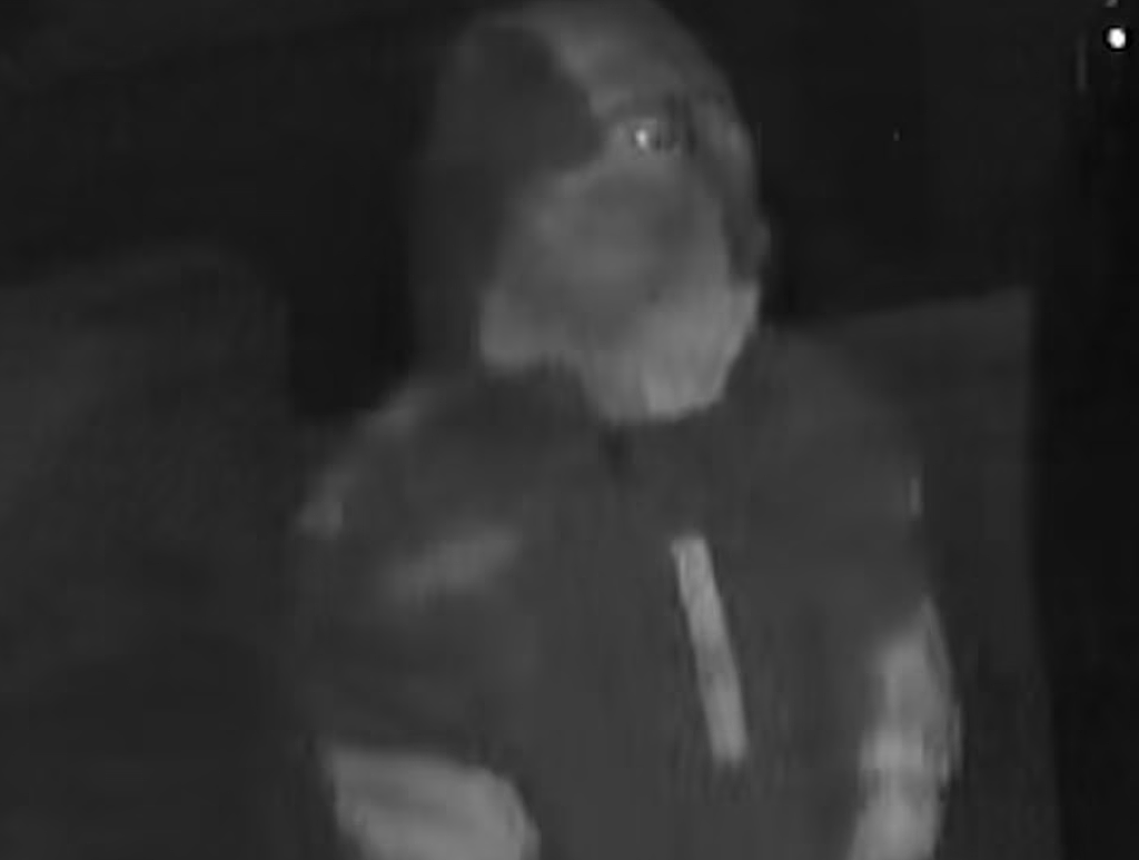 5人深夜强闯悉尼民宅!手持刀枪砸门,目前仍在逃,警方急寻知情者(组图) - 5