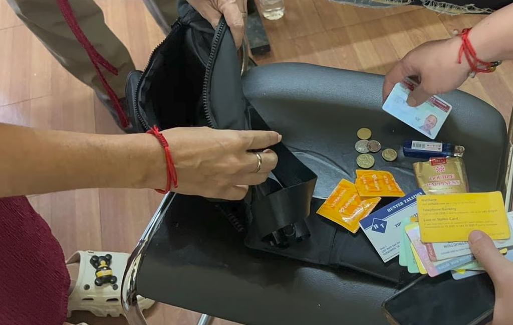 点赞！泰国女下班捡到澳洲游客钱包，打开一看惊呆了…（组图） - 3