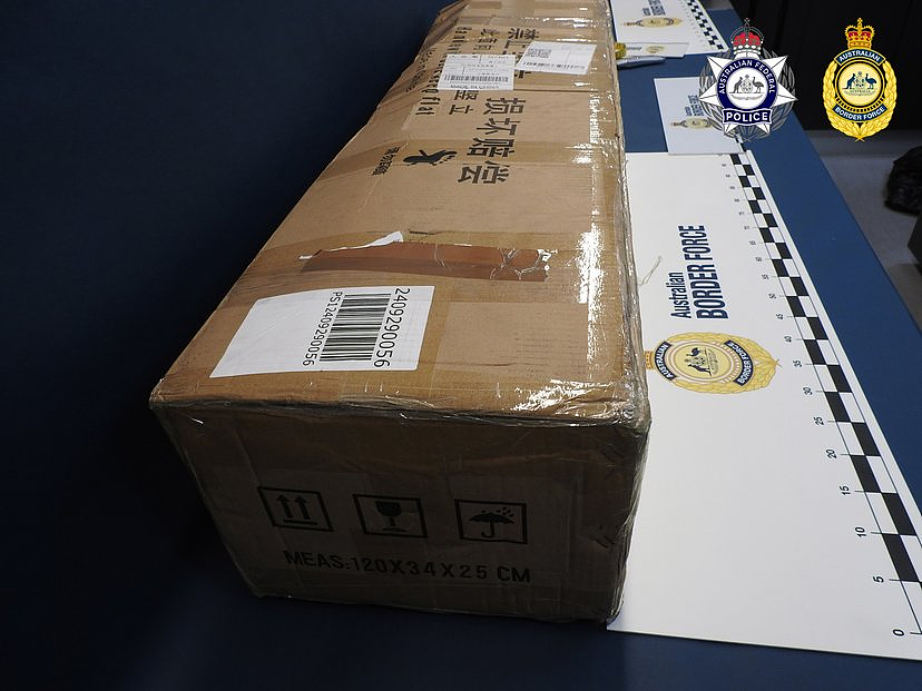 珀斯男子从中国网购包裹,打开后惊呆警方,可能被判15年(组图) - 2