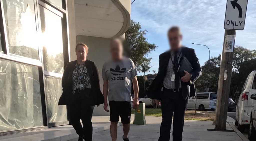 警方突袭悉尼民宅！缴获名牌手表和大量现金，2人涉诈骗被捕（组图） - 3