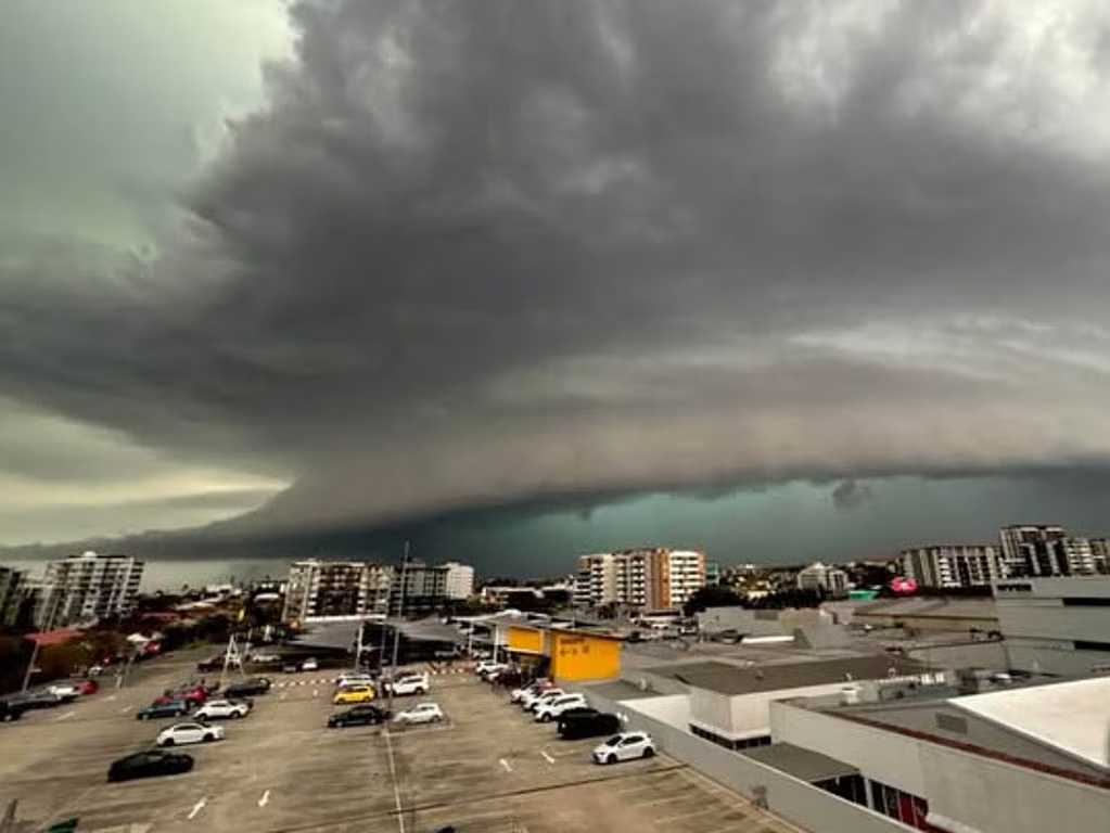 恐怖雷暴席卷昆州!多地降下巨大冰雹,直径达4厘米,数万户居民断电(视频/组图) - 4