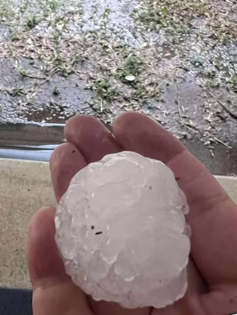 恐怖雷暴席卷昆州!多地降下巨大冰雹,直径达4厘米,数万户居民断电(视频/组图) - 5