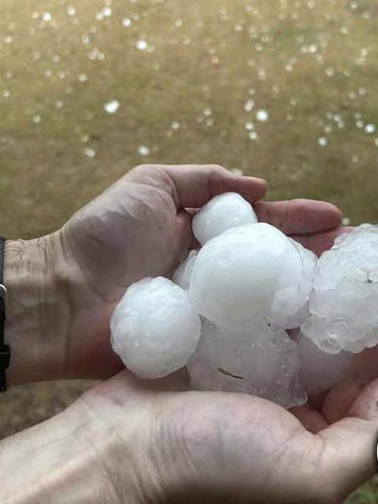 恐怖雷暴席卷昆州!多地降下巨大冰雹,直径达4厘米,数万户居民断电(视频/组图) - 6