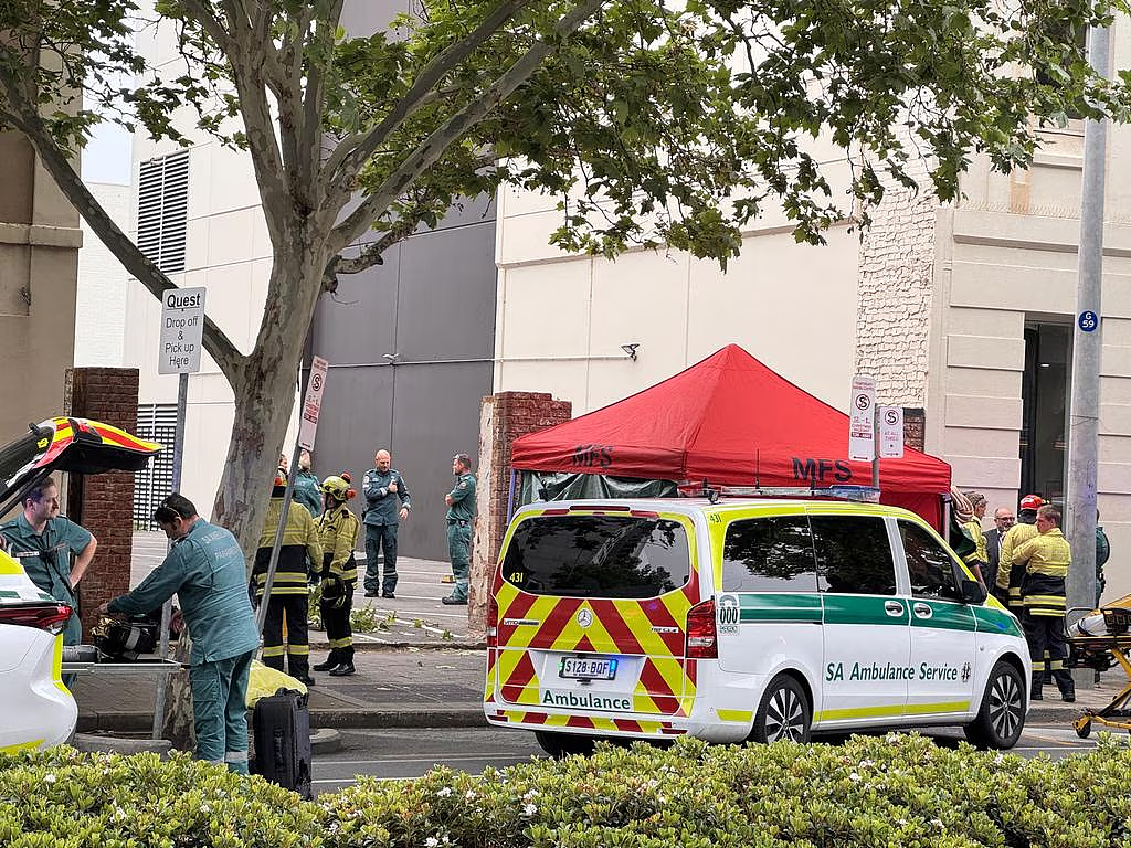 澳CBD发生坠落事故！1人不幸身亡，周边道路封锁（组图） - 3