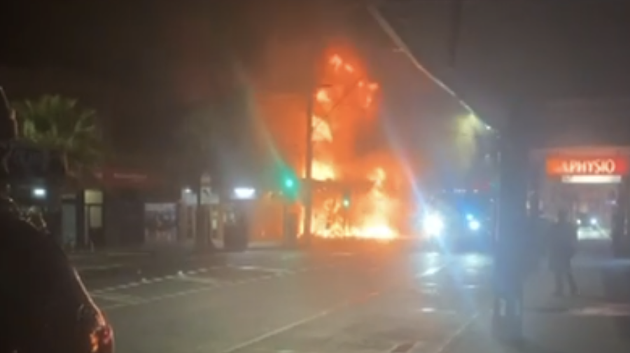 猖狂纵火!墨尔本烟草店六周三遭纵火,居民连夜逃命(组图) - 2