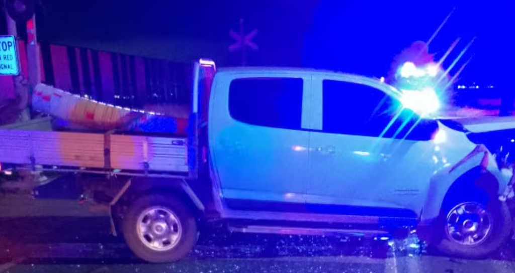奇迹!澳汽车“被动”撞上货运列车,司机竞仅受轻伤,罪魁祸首原来是...(图) - 2