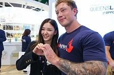 澳消防员成上海进博会网红！一身肌肉吸引大批女粉