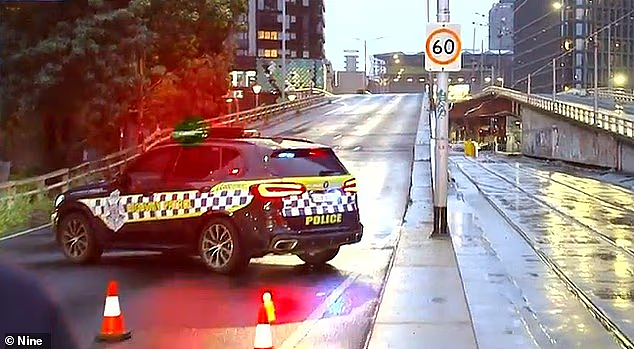 澳街头今晨上演警匪追逐,皇冠赌场附近酿严重车祸!周边道路封锁,引发大堵车(视频/组图) - 2
