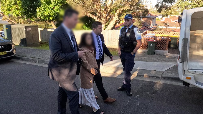 澳华人诈骗团伙近20人被捕！亚裔“风水大师”领政府福利，住悉尼千万豪宅！案件更多细节曝光（视频/组图） - 3