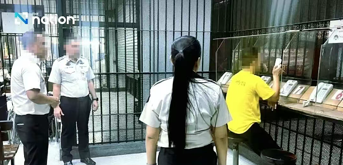 中国重刑犯泰国监狱享受帝王待遇!顶级女模直通VIP密室提供性服务,还有专属仆人伺候(视频/组图) - 4