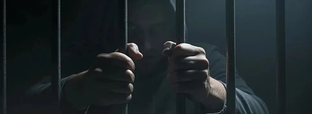 中国重刑犯泰国监狱享受帝王待遇!顶级女模直通VIP密室提供性服务,还有专属仆人伺候(视频/组图) - 1