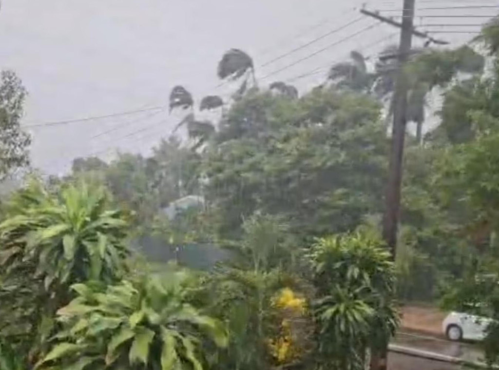 顶着狂风暴雨在街头秀车技,澳司机“骚操作”网上疯传!网民怒喷“小丑”(视频/组图) - 2