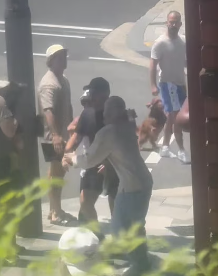 三个字引爆悉尼街头全武行!海滨胜地路怒事件,行人司机大打出手(组图) - 3