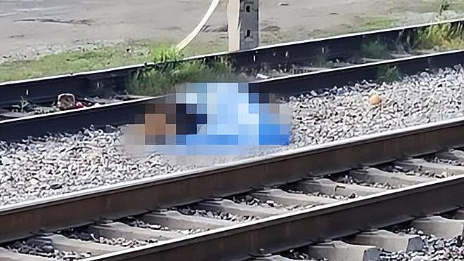 云南四川齐爆列车撞人致13死!初判工人提前上道所致,网民:低级失误,难以置信(视频/组图) - 5