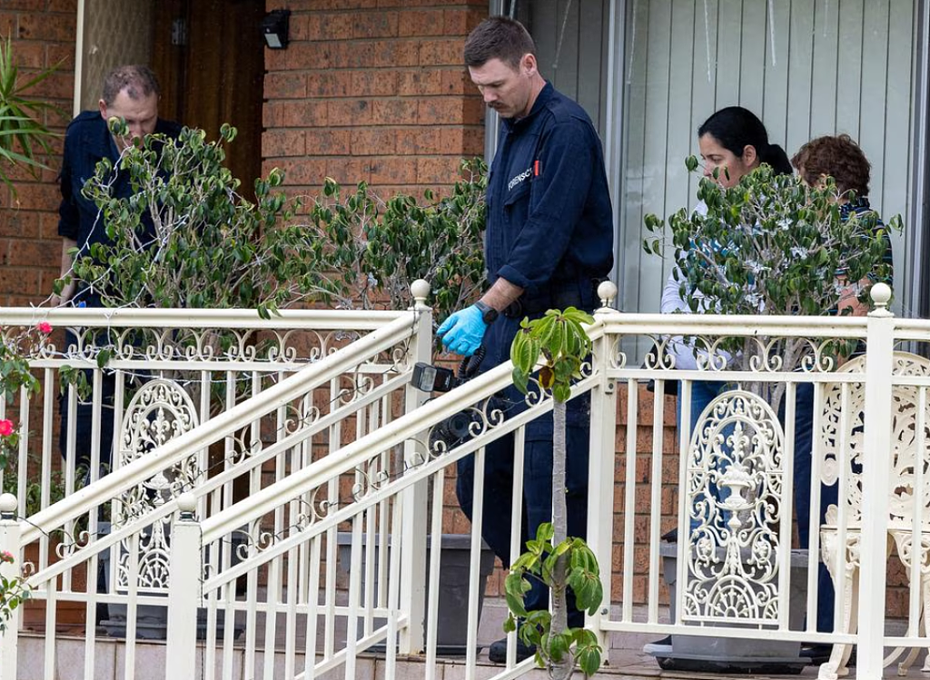 黑衣男手持AK在悉尼街头扫射!警方逮捕4人,缴获枪支弹药(视频/组图) - 4