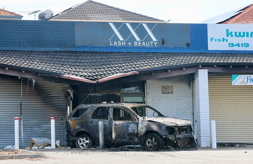 珀斯惊险一幕!汽车撞入美容院,瞬间火光冲天(组图) - 2
