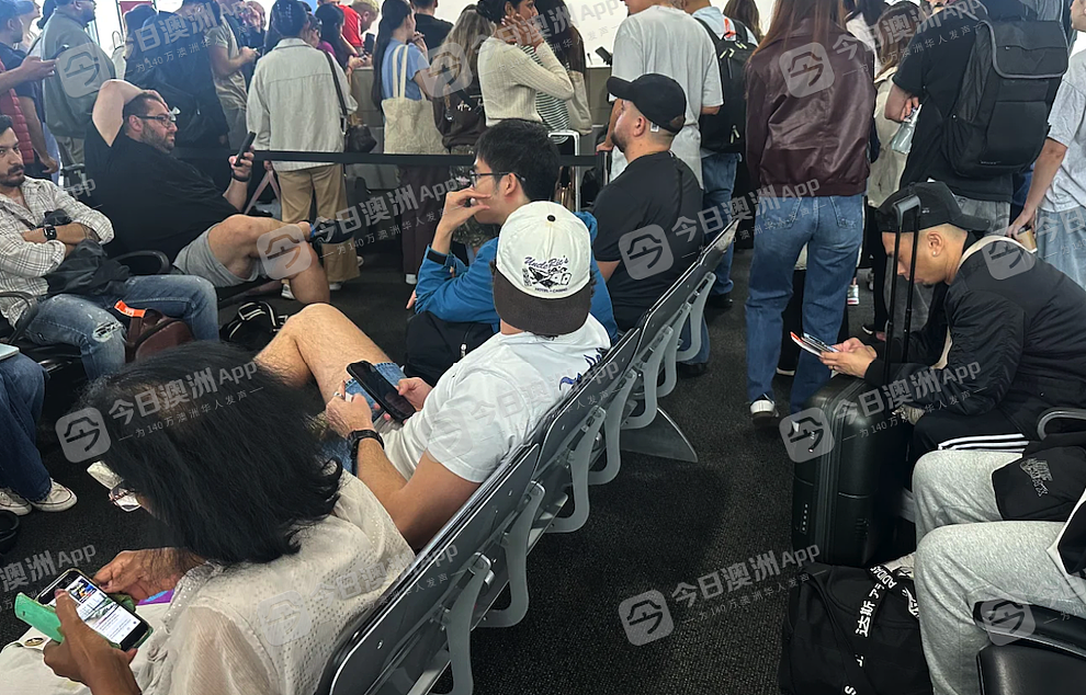 “真的破防了!”A320软件故障,全澳数十趟Jetstar航班紧急停飞,大批华人机场崩溃滞留(组图) - 2