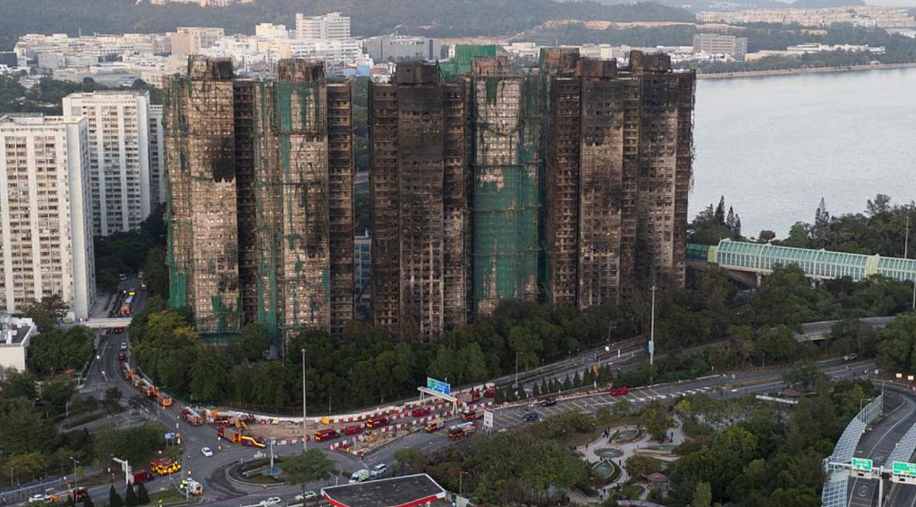 竹棚架惹祸or防护网易燃?香港公寓楼连环烧引热议,澳专家分析原因(视频/组图) - 5