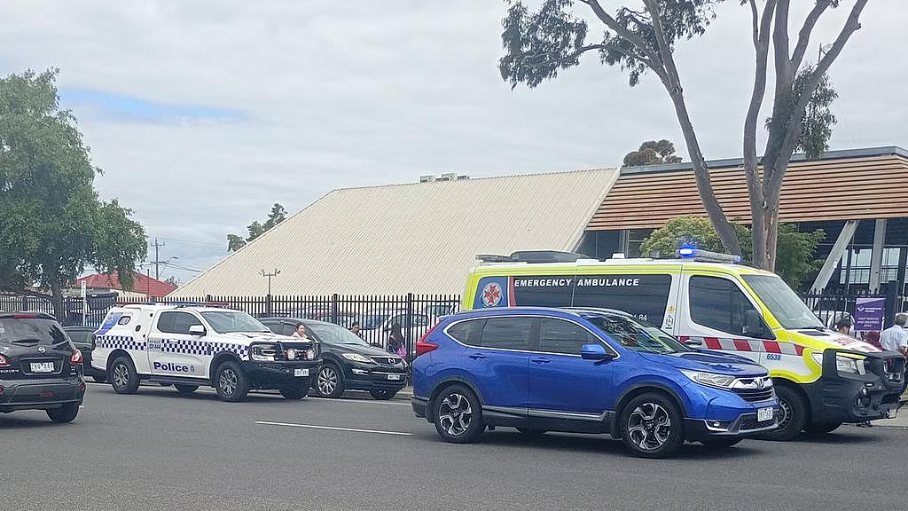 澳洲校园突发捅人案，紧急封锁！1人受伤，学生“藏桌下不敢出声”（视频/组图） - 3