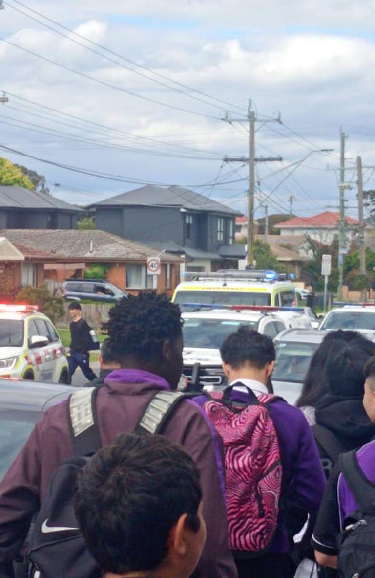 澳洲校园突发捅人案，紧急封锁！1人受伤，学生“藏桌下不敢出声”（视频/组图） - 4