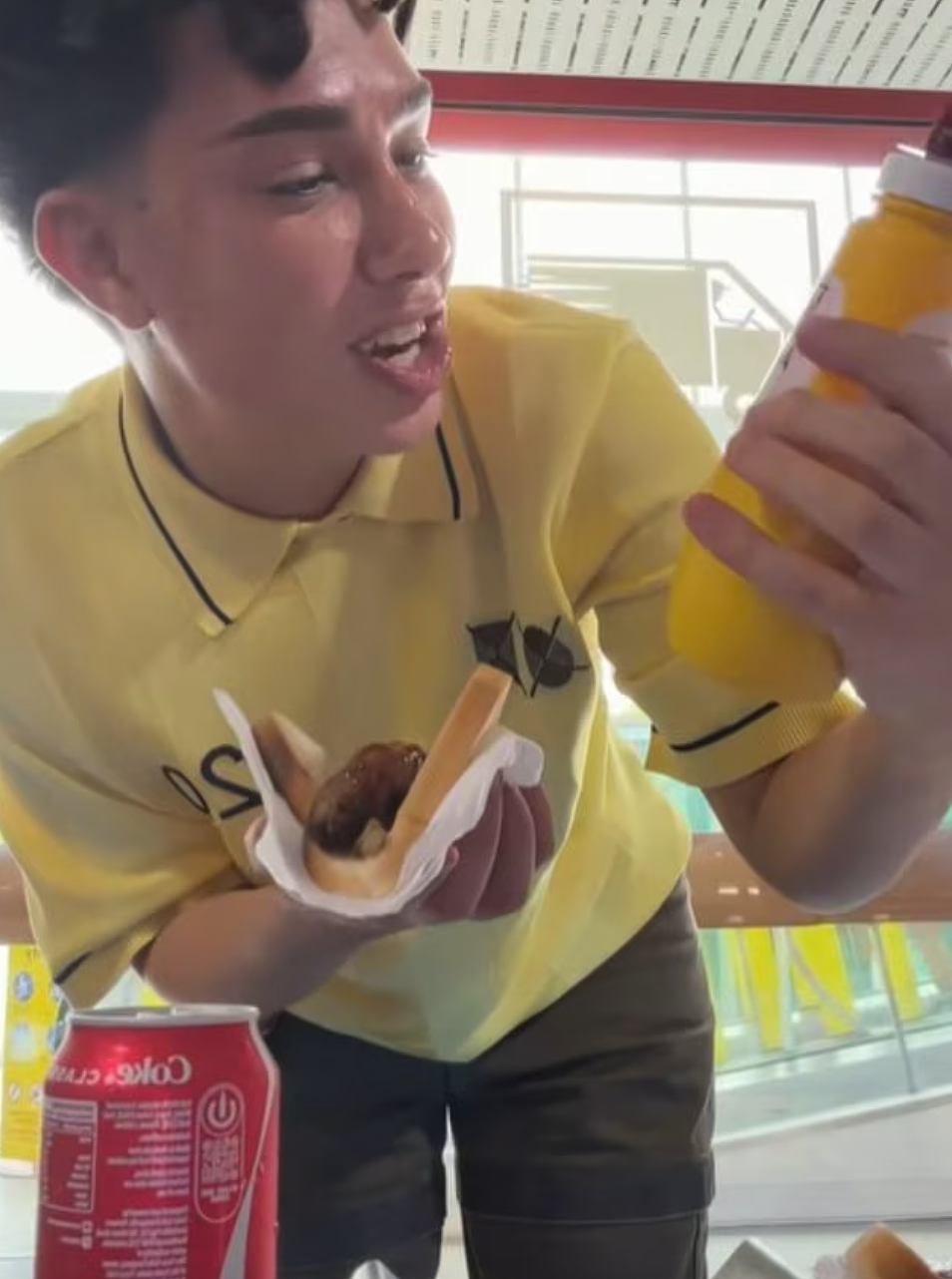 美国网红品尝Bunnings香肠，一句话让澳洲网友破防（组图） - 2