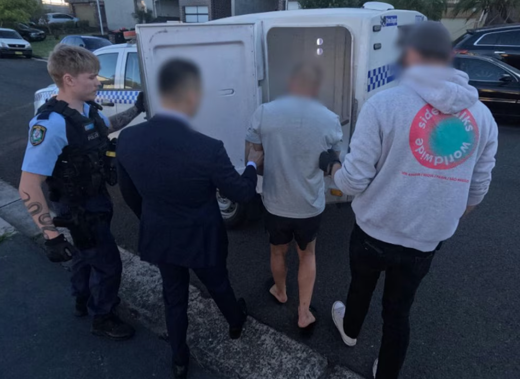 澳警方突袭多地民宅，捣毁有组织犯罪网络！缴获劳斯莱斯和名表，6人被捕（组图） - 6