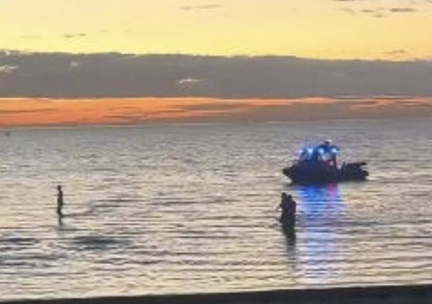 墨尔本海滩爆群体斗殴，其中一少女情急跳海仍被捕，三人被控（组图） - 3