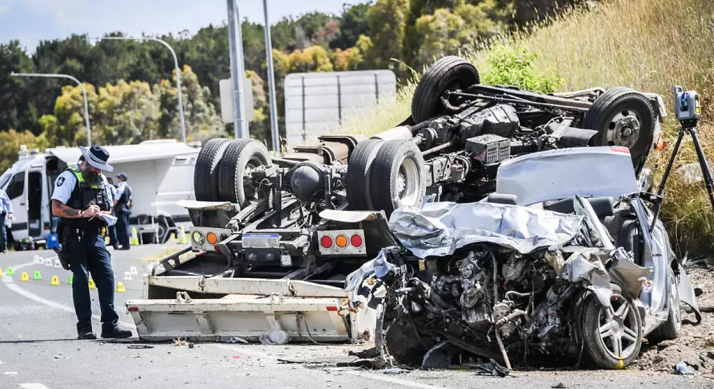 曝澳洲华人换汇店疑遭持枪爆劫，女柜员幸运逃脱！劫匪飙车迎面撞货车，重伤不治（组图） - 7