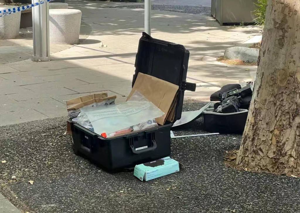 曝澳洲华人换汇店疑遭持枪爆劫，女柜员幸运逃脱！劫匪飙车迎面撞货车，重伤不治（组图） - 4