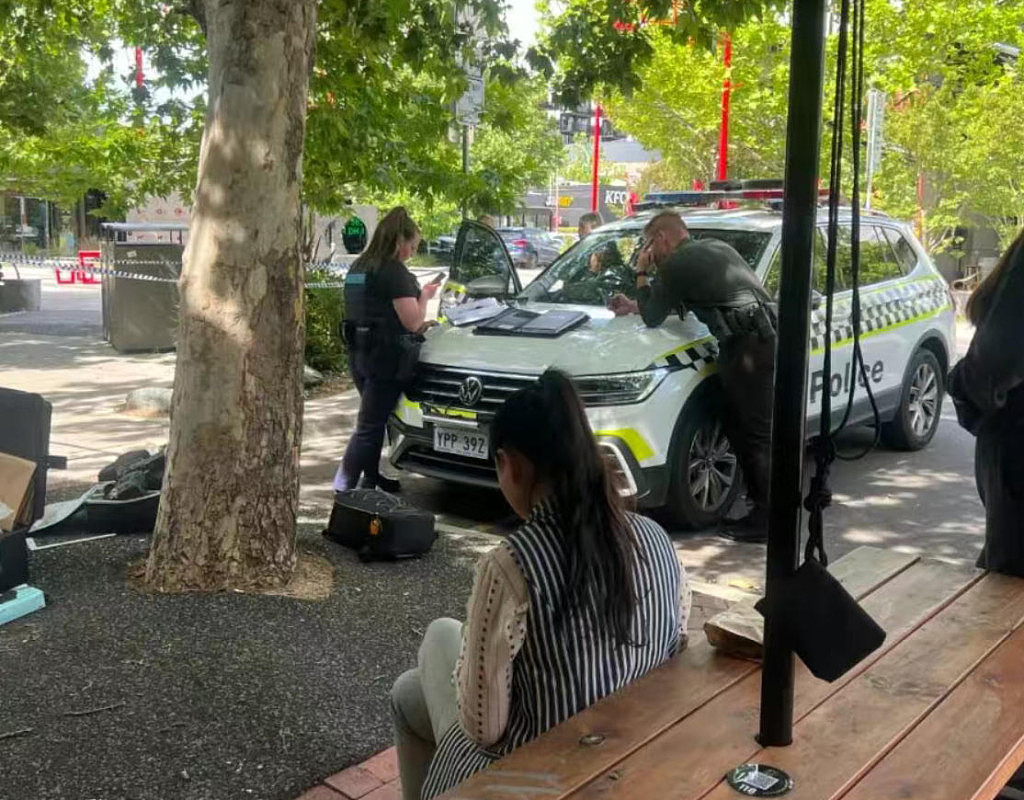 曝澳洲华人换汇店疑遭持枪爆劫，女柜员幸运逃脱！劫匪飙车迎面撞货车，重伤不治（组图） - 3