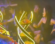 50万宴请却被“丢标”，国企高管KTV异性陪伴被曝光，茅台摆满一桌（组图）