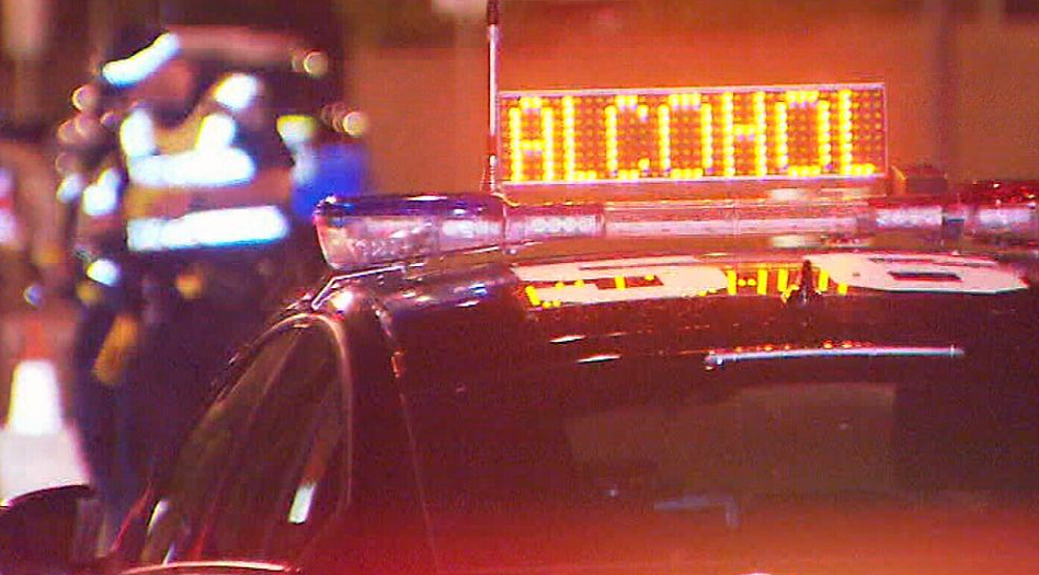 澳男开车撞树欲逃跑被抓！警方一查，发现不简单...（组图） - 3