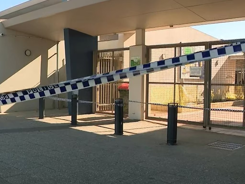 澳中学发生捅人案,校园紧急封锁!1男生受伤送医,6名蒙面少年被捕(组图) - 4